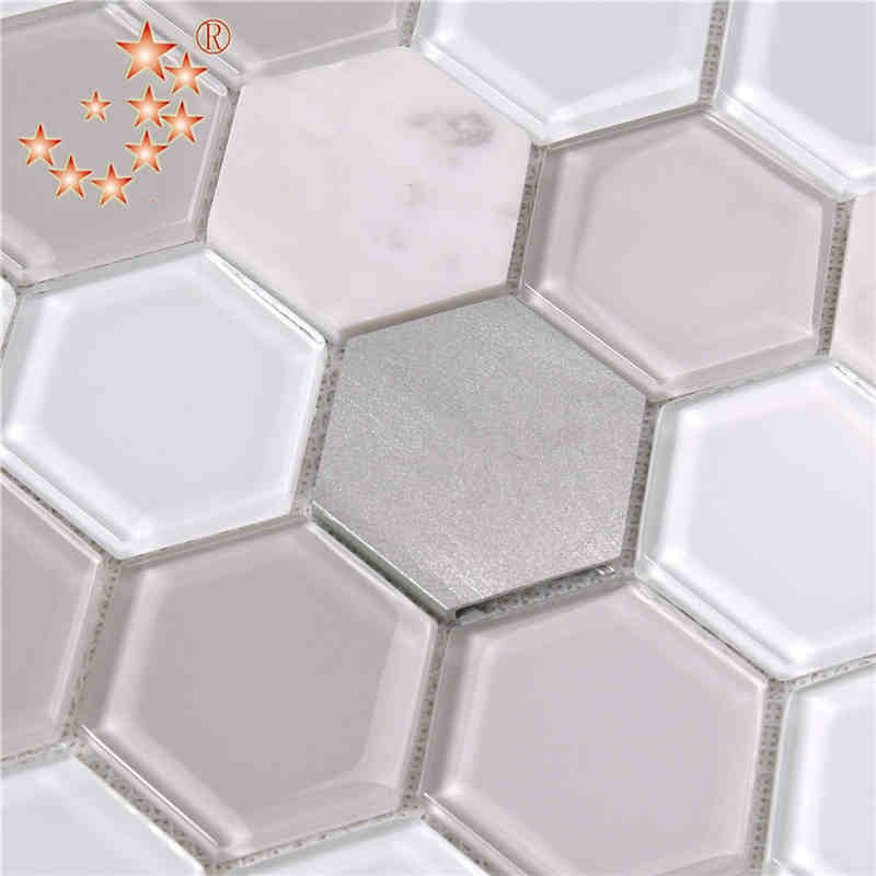 A cozinha a mais atrasada do projeto e a decoração interior do banheiro Waterjet misturaram a telha de mosaico de mármore misturada de vidro do assoalho do metal do hexágono