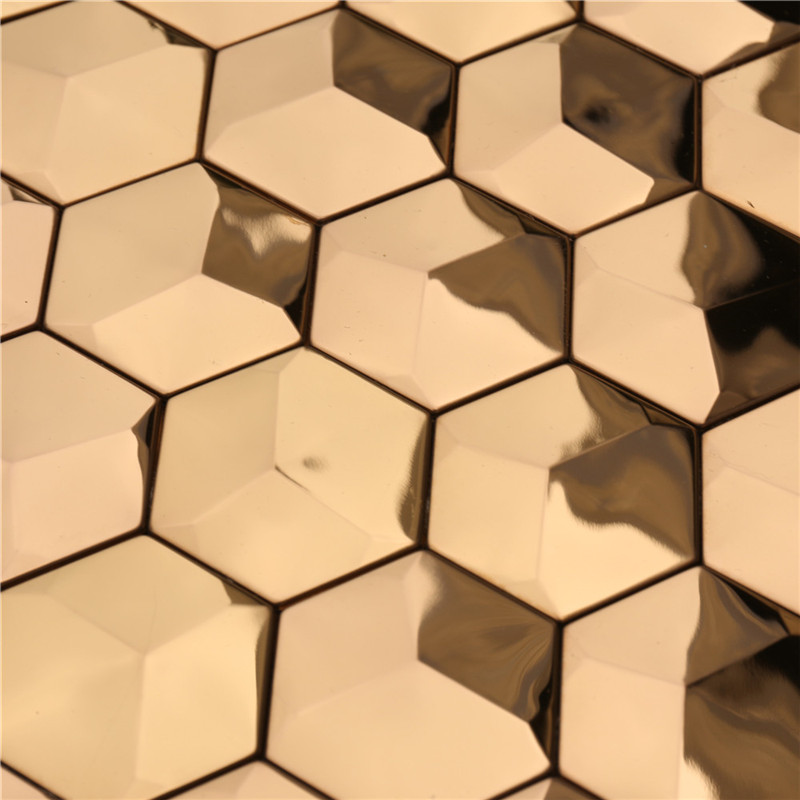 A parede luxuosa do metal do hexágono do ouro 3D telha a decoração da arte