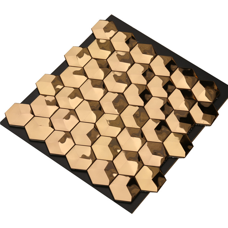 A parede luxuosa do metal do hexágono do ouro 3D telha a decoração da arte