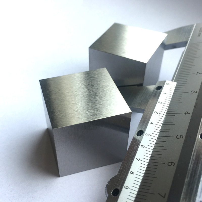 Cubo de metal puro de tungstênio