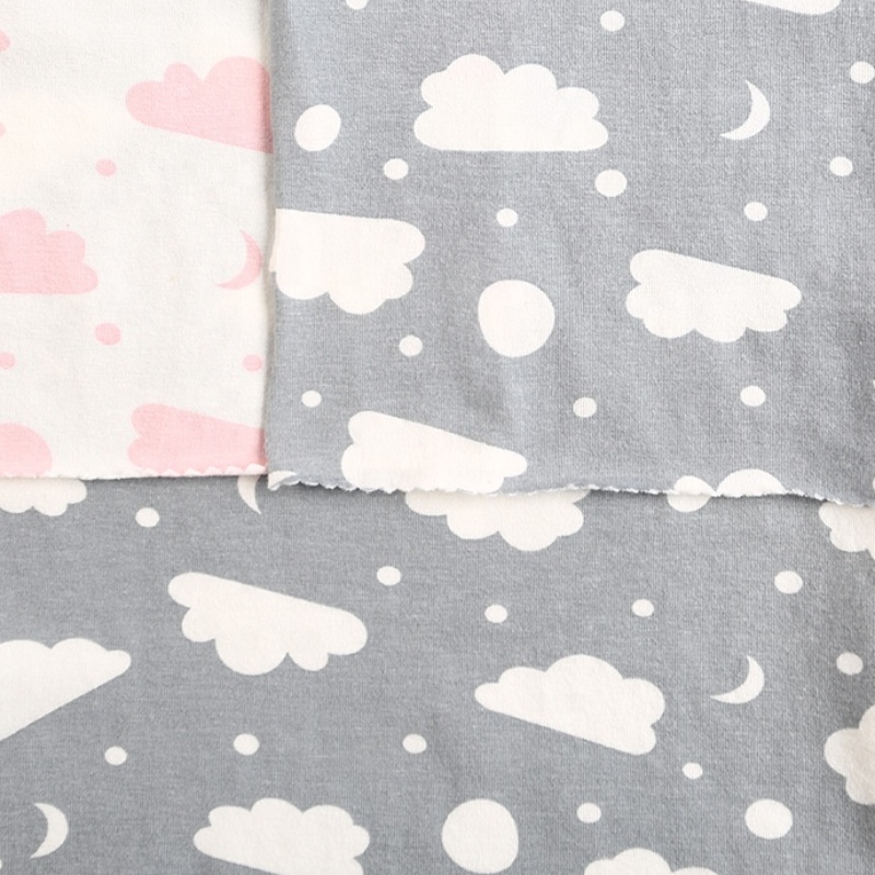 Camisa simples impressão em nuvem 100% algodão penteado jersey tricô terno tecido de roupas de bebê