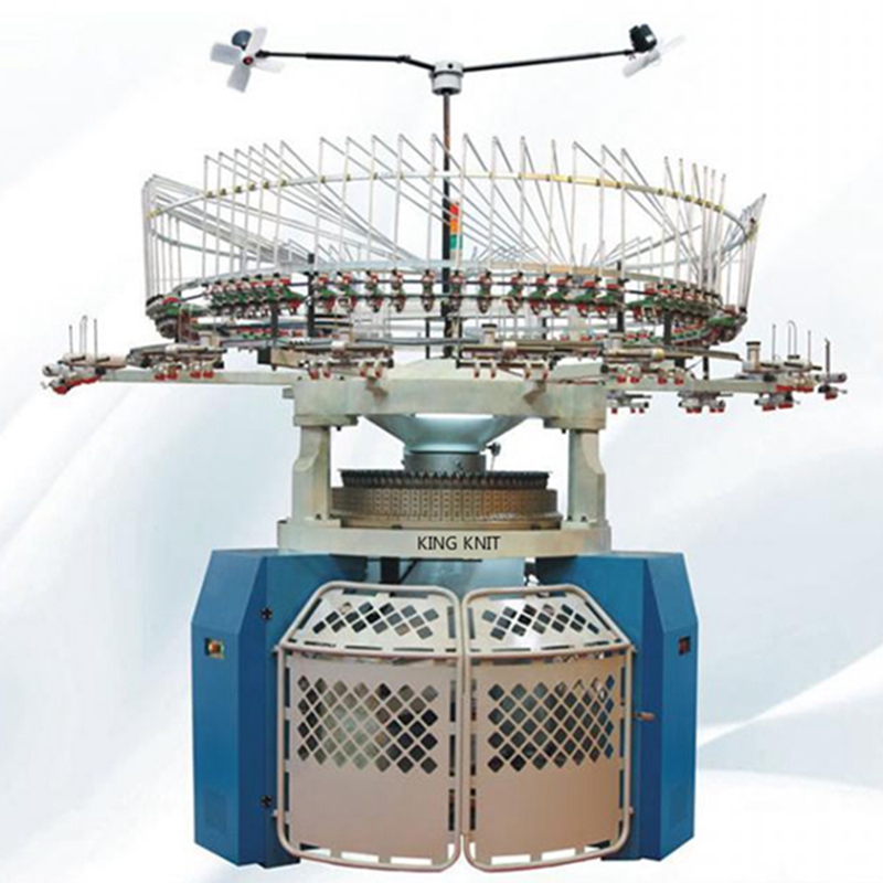 Uma máquina de tricotar circular totalmente computorizada.