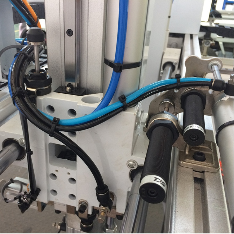 China Low Price Robotic Arm Manipulator com Servo Motor for Injection Mold Machine