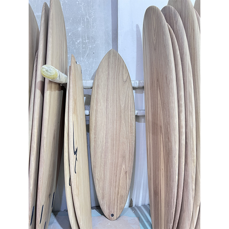 Praos de surfistas de papownia de madeira