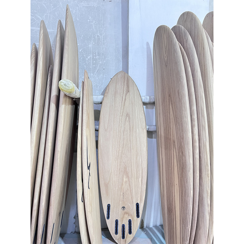 Praos de surfistas de papownia de madeira