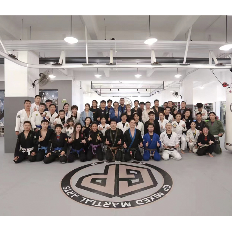 Também forneceremos alguns equipamentos paranossos amigos