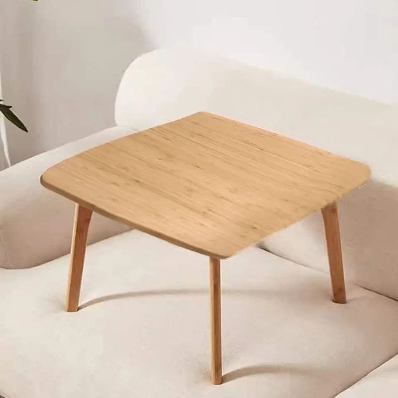Uma mesa de chá baixa ficano chão de uma mesa de tatami quadrada móveis