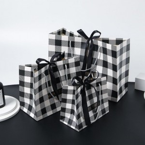 Sacola para presente Kraft xadrez chique