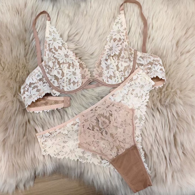 Lingerie francesanovo para mulheres. Isto\é um sexy e ultra-O sutiã de renda fina definida em tamanhos positivos. Pode fazer com que bustos grandes pareçam menores e impedir o flegagemw5546price:$139.99