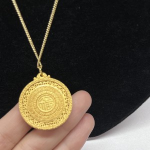 Gold 24k-Lucky Three fez três-Pingente de riqueza de sapos pernas com filigrana intrincada e caráter FU para prosperidade e fortuna