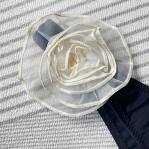 2025 Novo biquíni europeu e americano quente com três - Flores dimensionais. Cruzar - Melhor da fronteira - vendendo dois sexy - Minades de peças com calças triângulo 8863 Preço:$79.99