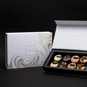 Caixa de presente minimalista de ouro