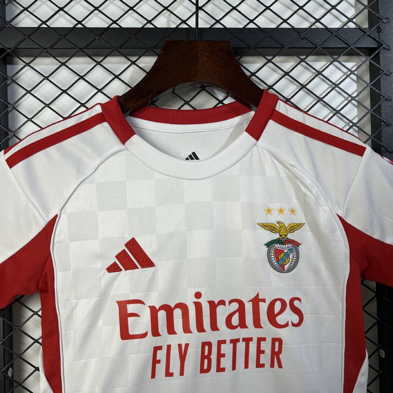 25/26 crianças Benfica Terceiro Tamanho do jogo: 16-28